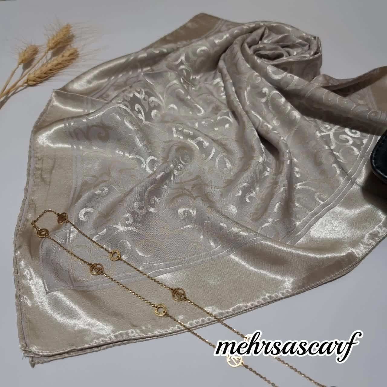 کرم طلایی